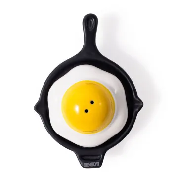 Lodge Skillet and Egg Salt and Pepper Shaker